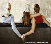 六旬老太懷疑丈夫出軌?mèng)[事，男方起訴離婚