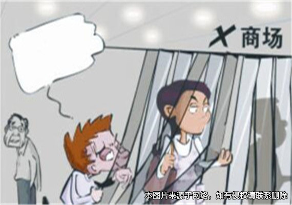女子從商場順走兩萬元的背包，被抓獲后辯稱順手牽羊不是偷