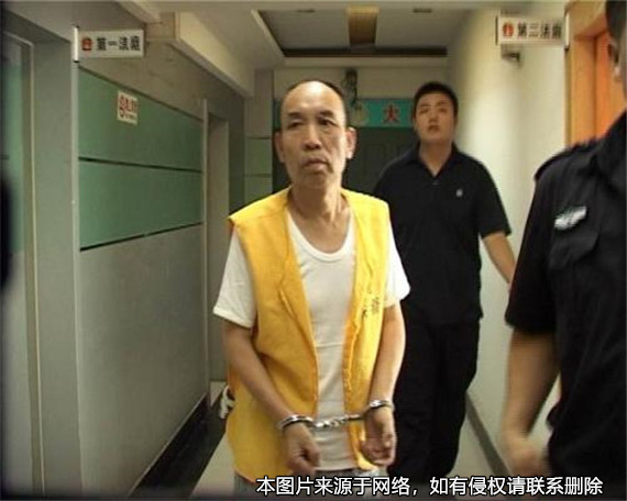 丈夫入獄，妻子執意要離婚