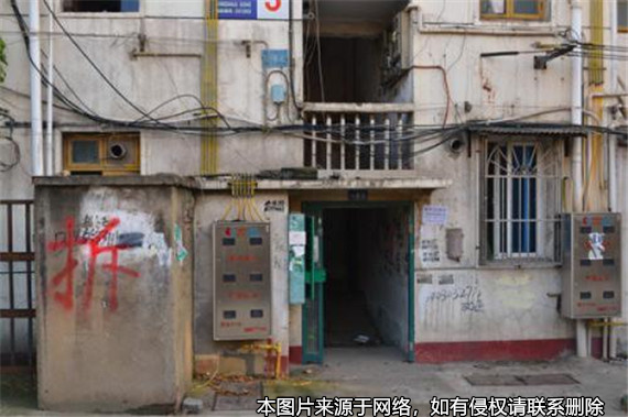 丈夫?yàn)椴疬w房而結(jié)婚，妻子知道真相后訴離婚