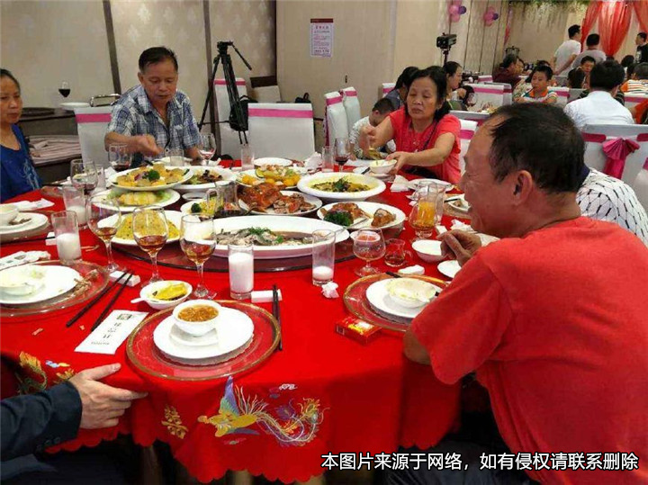 妻子在辦酒席時離家出走，丈夫起訴離婚時能否要求返還彩禮