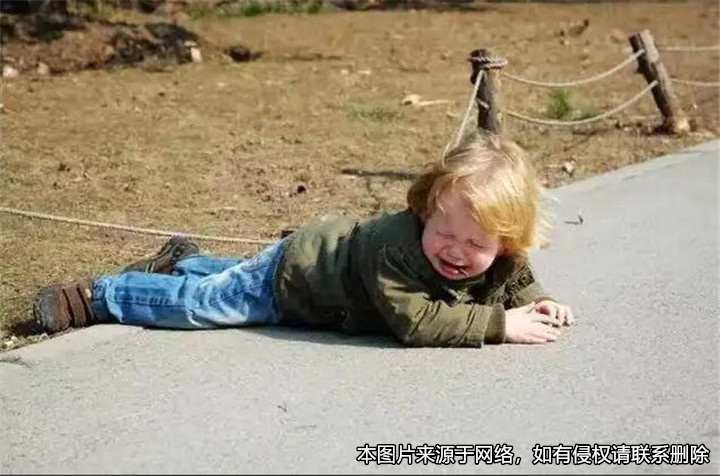 六旬老嫗摔倒狀告滑板車少年，法院判決少年不需承擔責任
